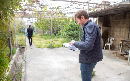 Etat des lieux d'entrée dans une maison à Baho avec Bastien en 2023